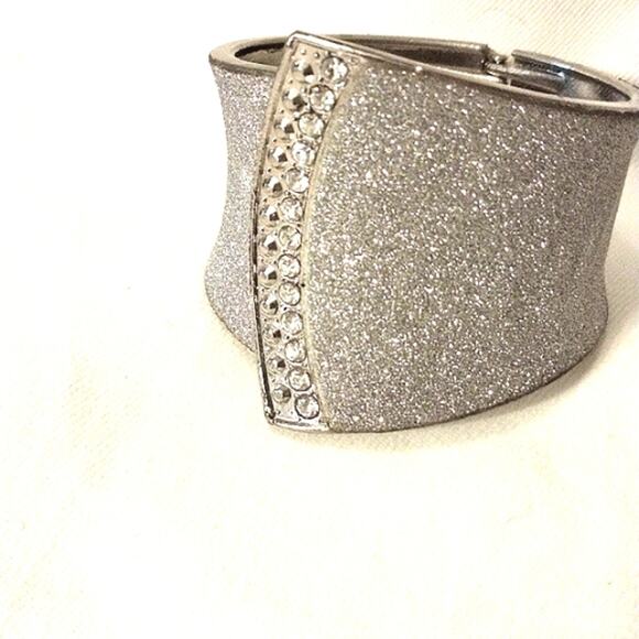 Vintage SILVER SPARKLE Crystals Cuff Bracelet HINGED Easy On Party Glam Holiday - Picture 3 of 11